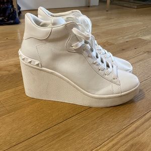 Steve Madden White Wedge Sneaker Size 9